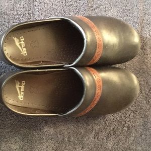 Dansko Clogs Size 41 Black w Brown Accent